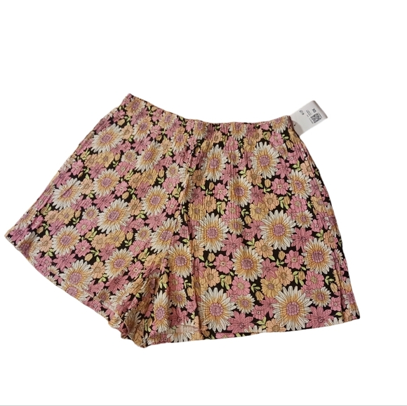 Forever 21 Crepe Daisy  Shorts Ladies Plus Size 0X NWT Boho Beachy Spring break - Picture 1 of 2